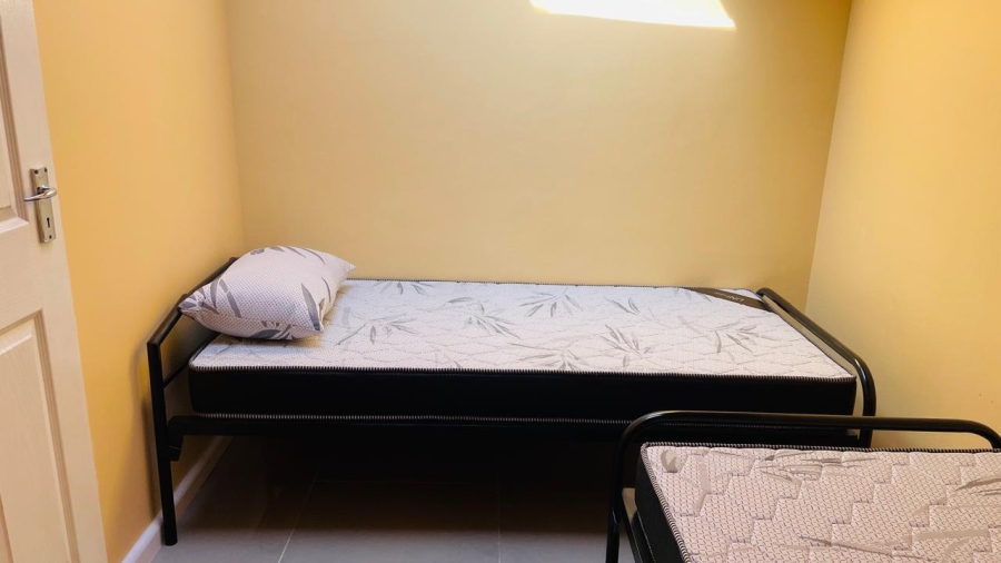 To Let 1 Bedroom Property for Rent in Goodwood Estate Western Cape